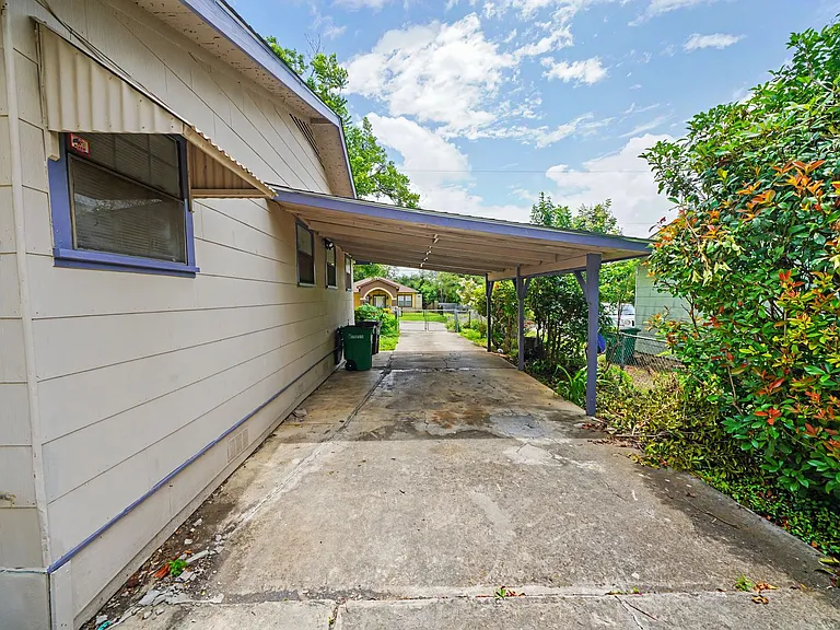 12715 Middle Ln — Photo 36