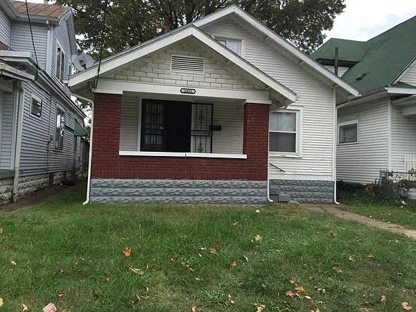 1823 W Hill St — Photo 1