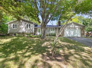 4 Mulberry Ct, Fredericton, NB E3A 5J1