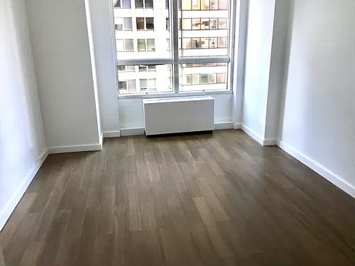 4th image of 146 W 57th St APT 47E