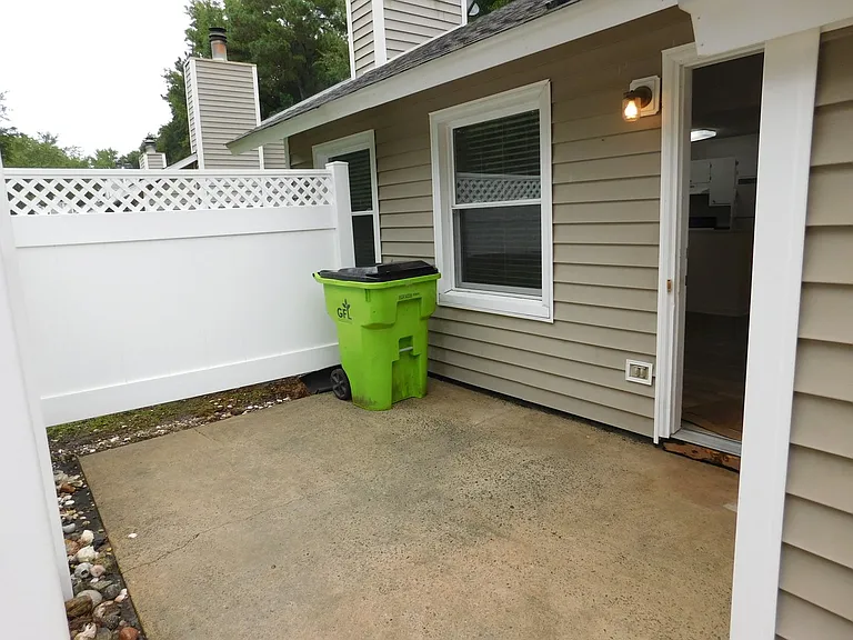 1522 College Way — Photo 2