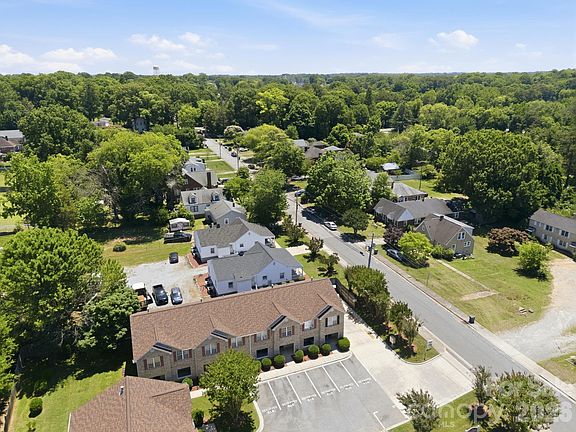 3rd image of 806 Maupin Ave