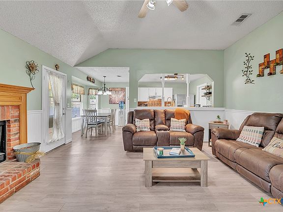 4th image of 3307 Christie Dr