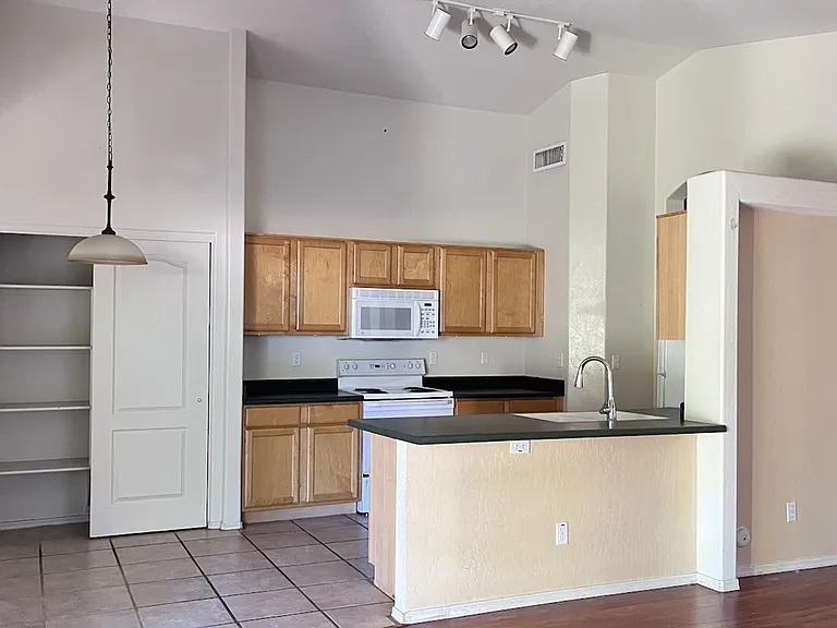 kitchen and breakfast area