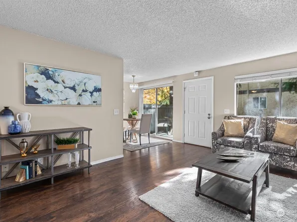 6103 SW 204th Street #B4, Lynnwood, WA 98036