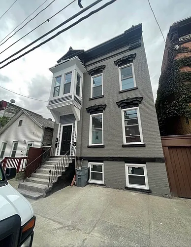 329 9th St #2 Photo 1