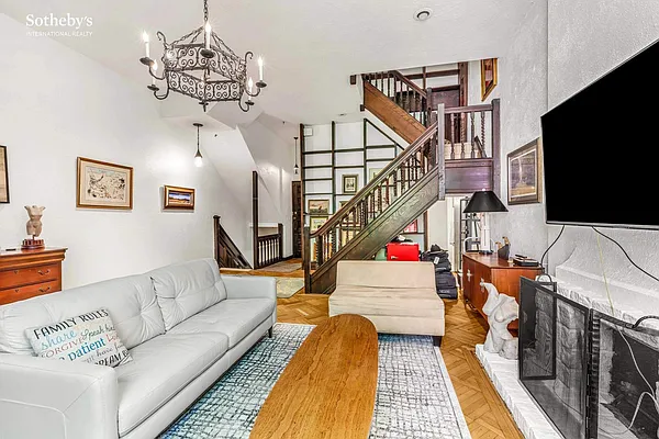 Sold by Sotheby's International Realty | media 3