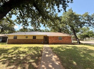 2900 SE 6th St, Mineral Wells, TX 76067
