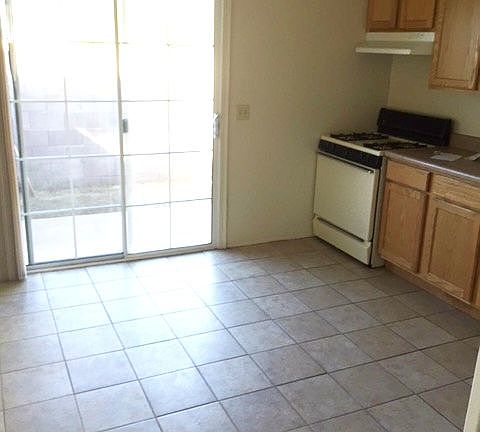4th image of 3320 E Bermuda St #B