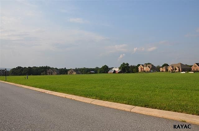2nd image of 2696 Mayfair Ln