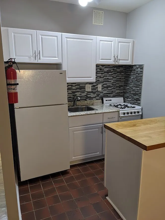 115 E Street SE Unit B - 1 — Photo 4