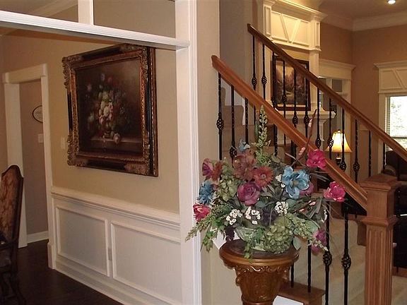 5th image of 9 E Chateau Estate Dr