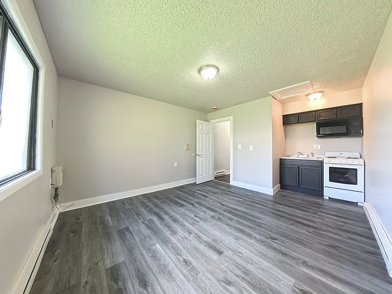 505 Barclay St — Photo 3