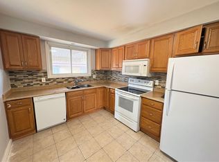 65 Moxley Dr #1, Hamilton, ON L8T 3Y8