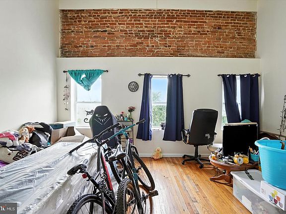 3rd image of 1027 N Caroline St
