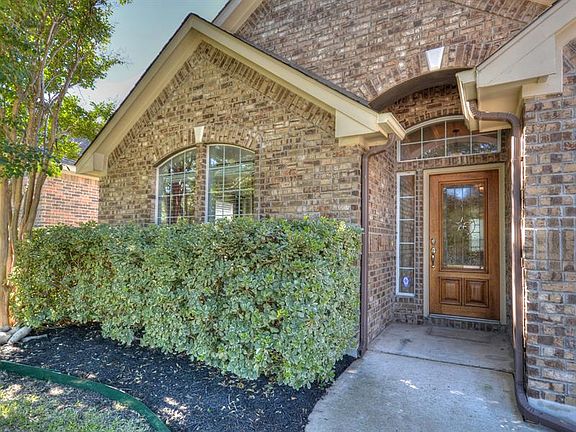 5th image of 711 Coomes Pl
