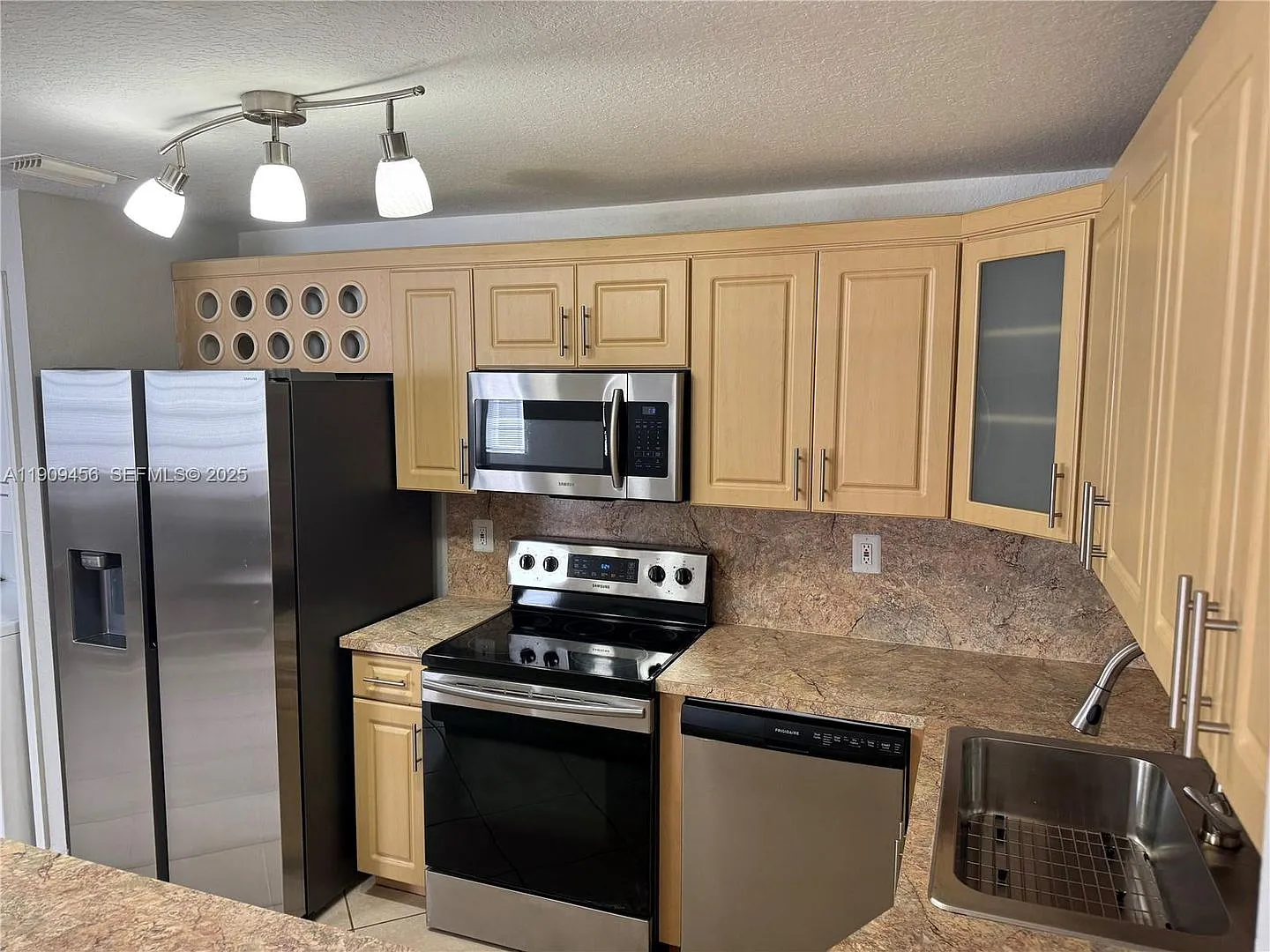 7542 NW 175th Street 7542, Hialeah, FL 33015 — Photo 1