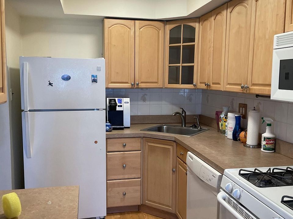 1st image of 228 Bruckner Ave #228