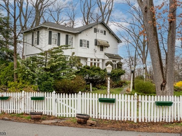 5 Oak Ridge Rd, Caldwell Boro Twp., NJ 07006