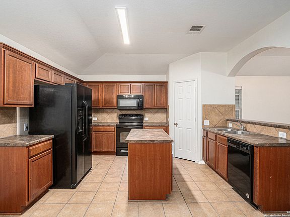 5th image of 2135 Wiltshire Dr