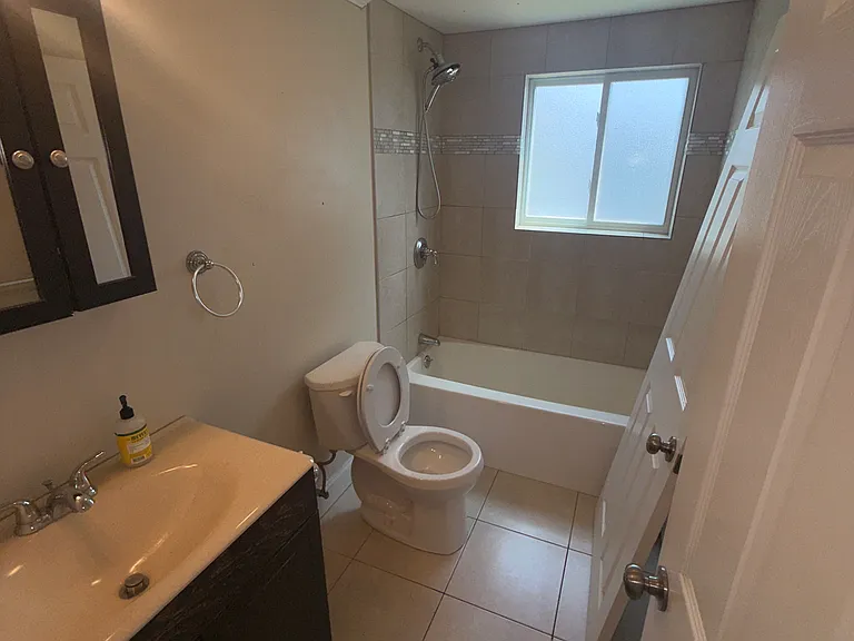 51 Plover Rd #D — Photo 1
