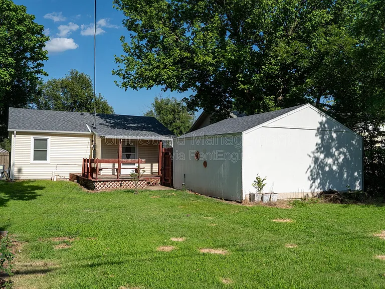 547 N Custer St — Photo 36