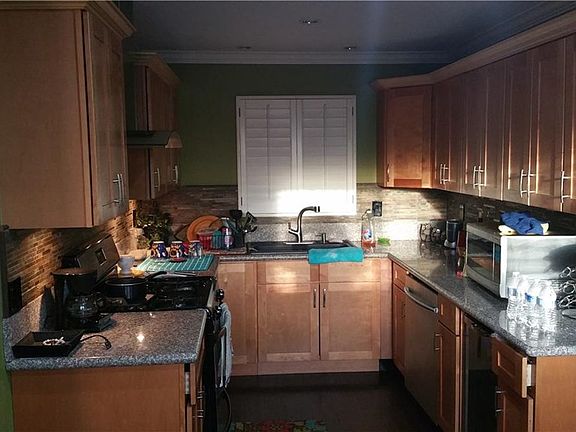 5th image of 9722 Camulos Ave