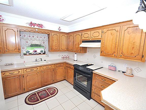 4th image of 2032 Louise St