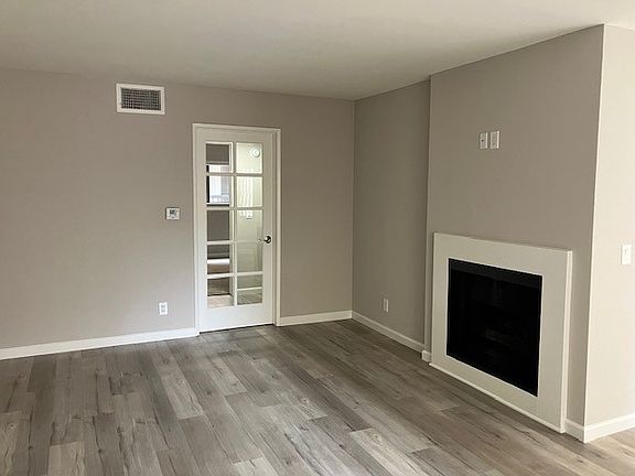 4th image of 5465 White Oak Ave #1B-1Ba-775Sqft