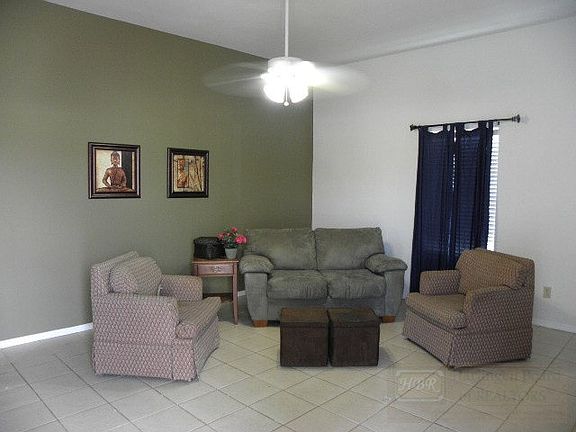 2nd image of 817 Chapman St