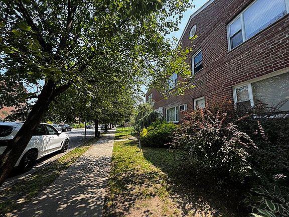 2nd image of 1545 Independence Ave #1B
