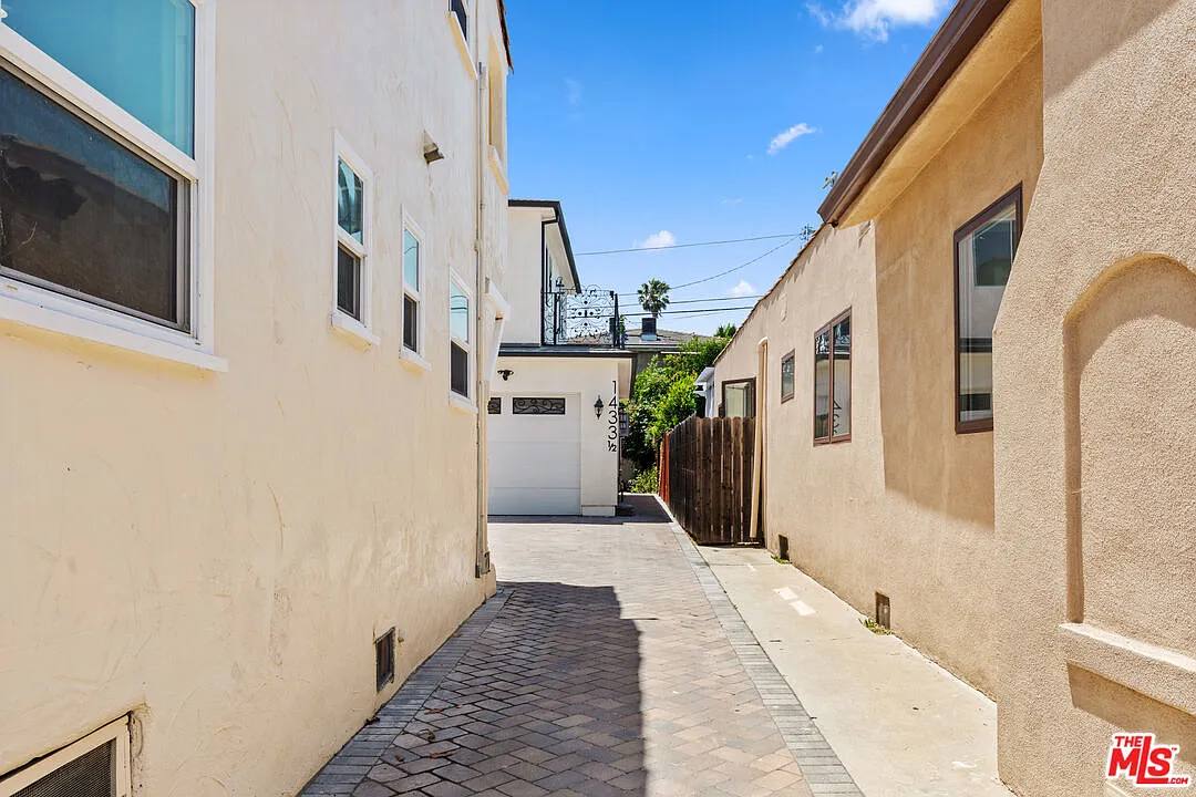 2 bed, 1.0 bath, 1200 sqft, $4,450 — Photo 3