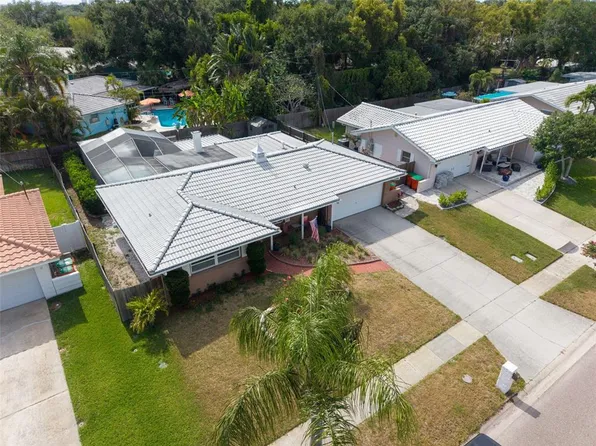 5676 Williams Blvd, Seminole, FL 33772