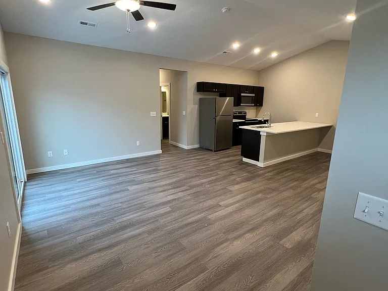 5183 N Cypress St — Photo 3