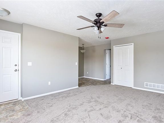5th image of 518 Essex St