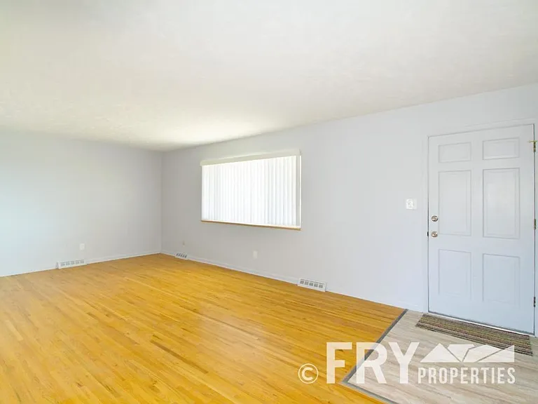 941 W 79th Pl — Photo 6