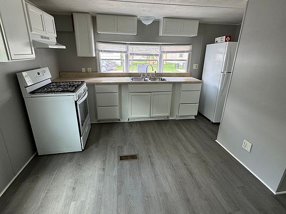 3rd image of 41275 Old Michigan Ave #518