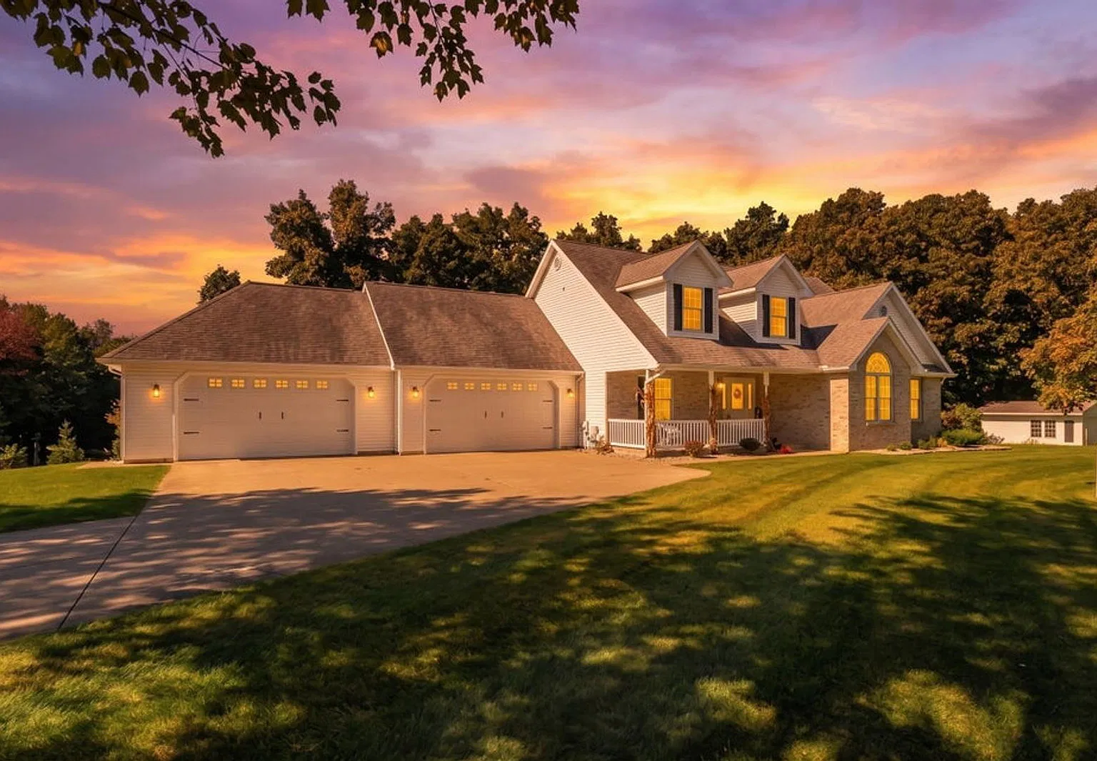 6 bed, 5.0 bath, 4042 sqft, $3,200 — Photo 1