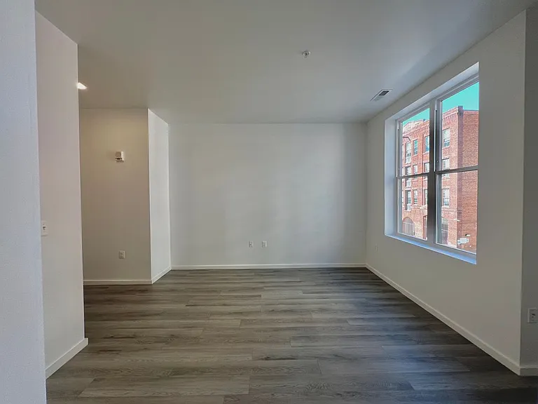 725 W Pratt St. — Photo 145