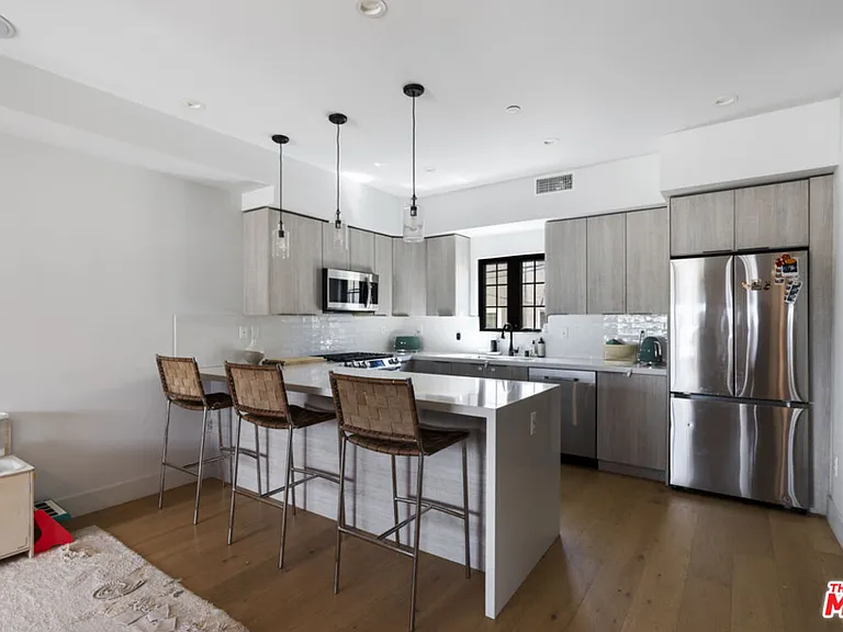 738 Parkman Ave — Photo 1