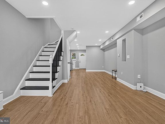 5th image of 3527 Horton Ave