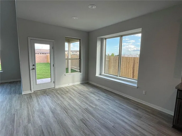 14109 Pennington Ln — Photo 16