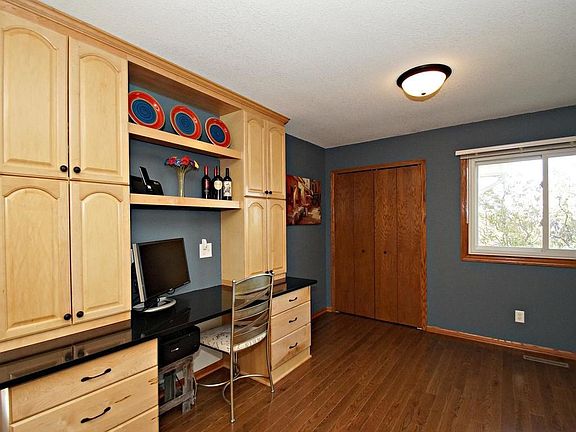 4th image of 3738 Dakota Ave S