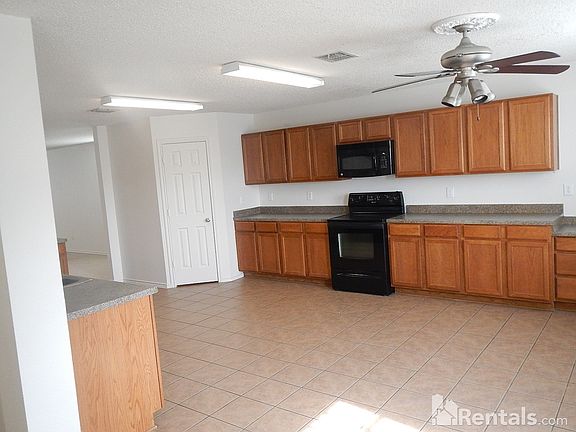 5th image of 703 Ashford Ln