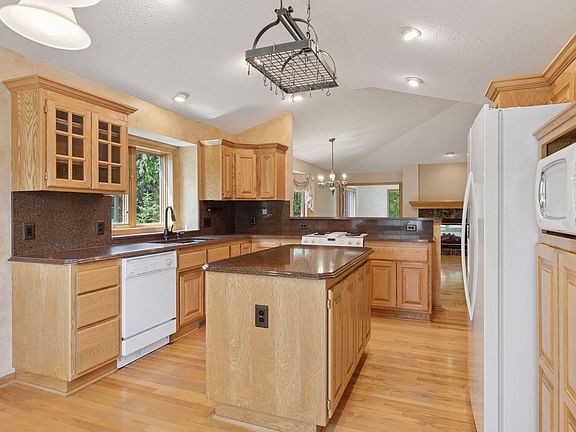 2nd image of 2584 Parkview Ct