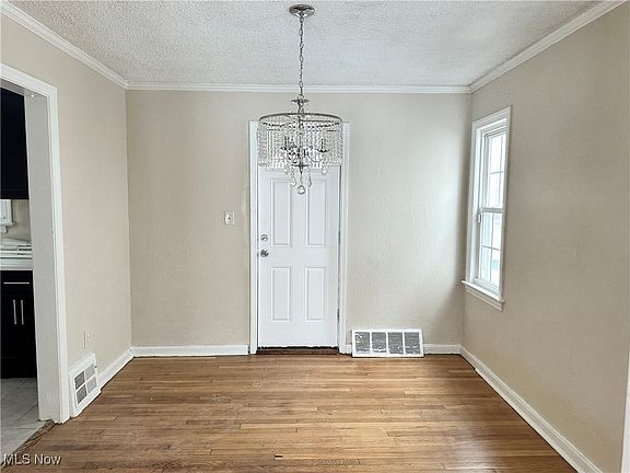 5th image of 936 Vineshire Rd