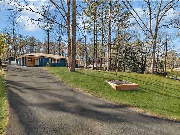 3rd image of 715 Woodvalley Rd SW