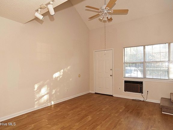 3rd image of 4109 Spirea Dr APT J