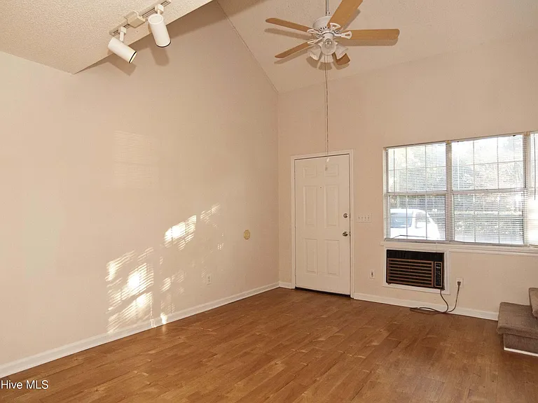 4109 Spirea Dr #J — Photo 3