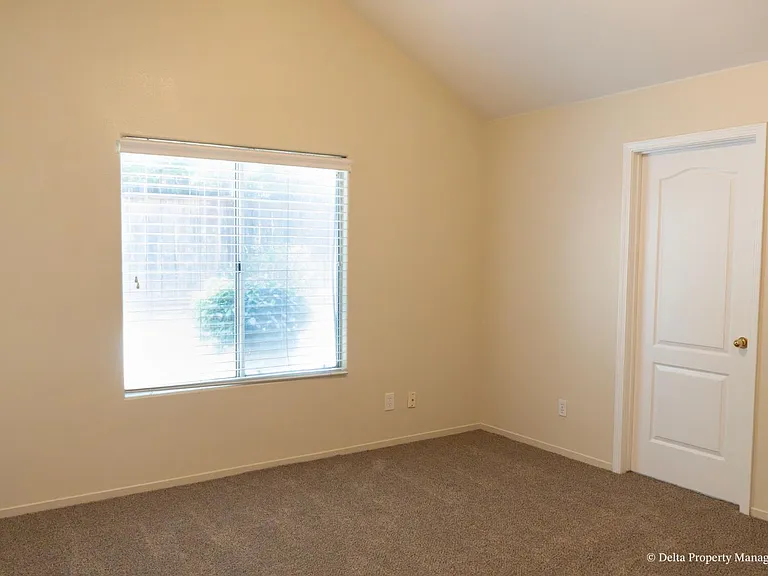 1044 E Manhattan Ave — Photo 6